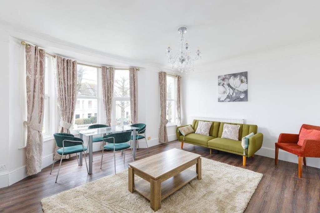 Charming 2 Bedroom Flat In Central Hove With Free Parking ภายนอก รูปภาพ
