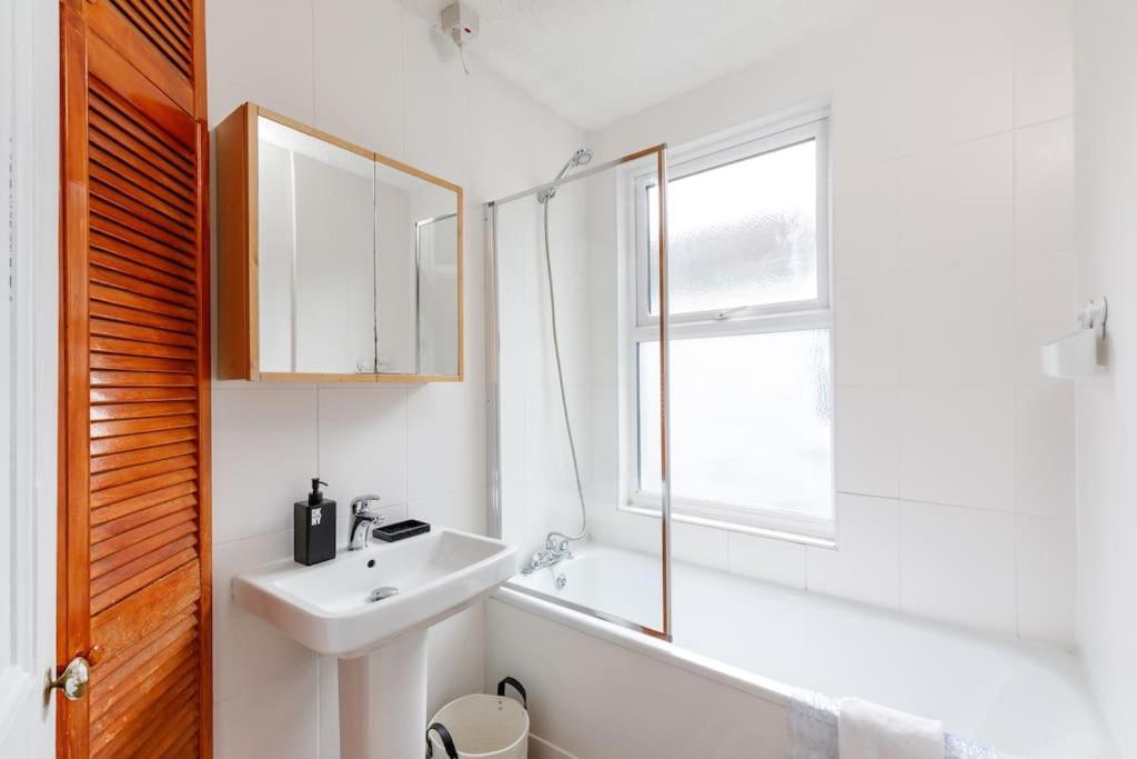 Charming 2 Bedroom Flat In Central Hove With Free Parking ภายนอก รูปภาพ